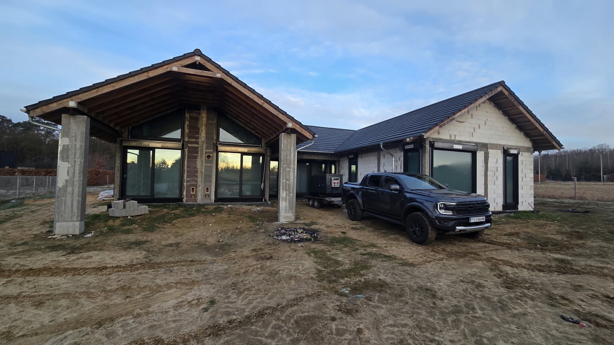 Realizacja GEN24 – agregat przy budowie
